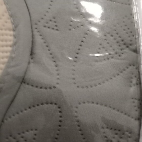 Sofa Protecter Dual Sided Scalloped Edged New In Bag - Picture 3 of 12